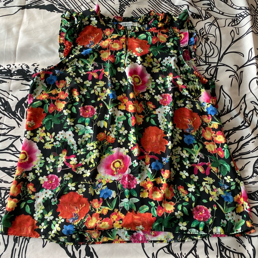 Rose+Olive Sheer Work top floral